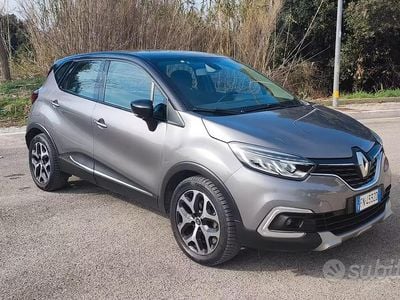 Usata Renault Captur Intens 110 CV (80 kW) 2018 Grigio SUV