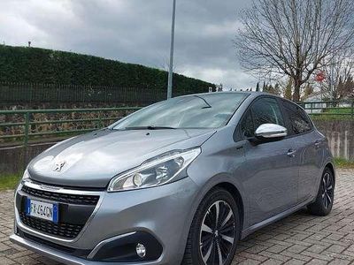 Usata Peugeot 208 Signature Sky 102 CV (75 kW) 2019 Argento Utilitaria
