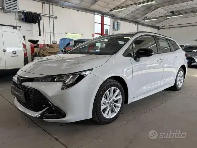 Nuova Toyota Corolla Active 140 CV (102 kW) 2026 Grigio Station wagon