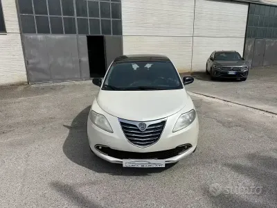 Usata Lancia Ypsilon 69 CV (50 kW) 2012 Bianco Utilitaria