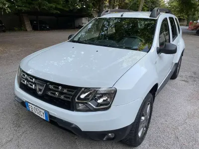 Usata Dacia Duster Ambiance 109 CV (80 kW) 2015 Bianco SUV