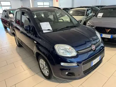 Usata Fiat Panda Lounge 69 CV (50 kW) 2017 Blu/azzurro Utilitaria