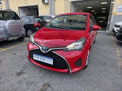 Usata Toyota Yaris Hybrid Active 73 CV (53 kW) 2017 Rosso Utilitaria