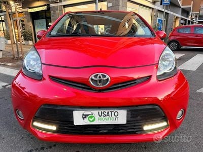 Usata Toyota Aygo Connect Style 68 CV (50 kW) 2013 Rosso Utilitaria
