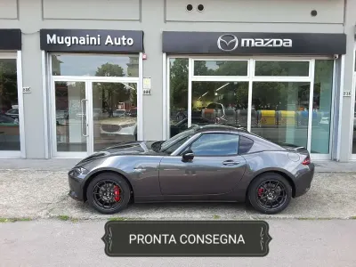 Nuova Mazda MX5 Homura-Line 132 CV (97 kW) 2026 Machine grey met Cabrio