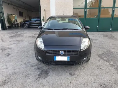 Usata Fiat Grande Punto Dynamic 69 CV (50 kW) 2009 Nero Utilitaria