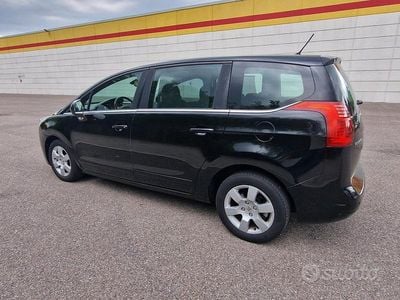 Usata Peugeot 5008 Family 112 CV (82 kW) 2011 Nero Monovolume