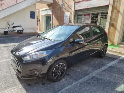 Usata Ford Fiesta Business Edition 75 CV (55 kW) 2014 Nero Utilitaria