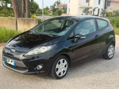 Usata Ford Fiesta 68 CV (50 kW) 2010 Nero Utilitaria