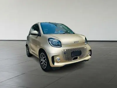 Usata Smart ForTwo Coupé Prime 60 kW (82 CV) 2023 Oro Utilitaria