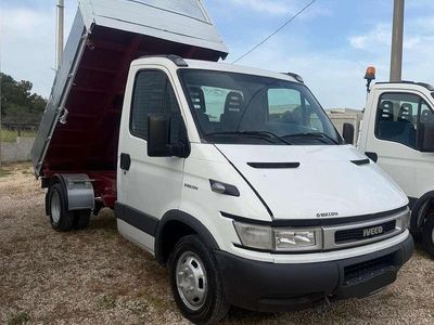 Usata Iveco 35.12 97 CV (71 kW) 2003 Bianco Furgone
