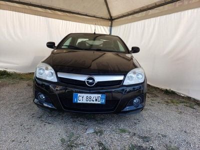 Usata Opel Tigra Sport 150 CV (110 kW) 2005 Nero Cabrio