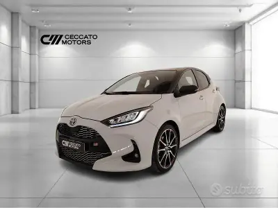 Usata Toyota Yaris Hybrid Sport 92 CV (67 kW) 2022 Grigio Berlina