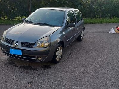 Usata Renault Clio II 58 CV (42 kW) 2003 Grigio Utilitaria