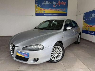 Usata Alfa Romeo 147 Distinctive 120 CV (88 kW) 2005 Argento Utilitaria