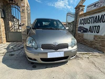 Usata Toyota Yaris 75 CV (55 kW) 2005 Grigio Utilitaria