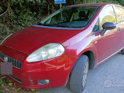 Usata Fiat Grande Punto 77 CV (56 kW) 2009 Rosso Utilitaria
