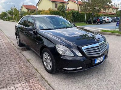 Usata Mercedes E220 Elegance 135 CV (99 kW) 2011 Nero Berlina