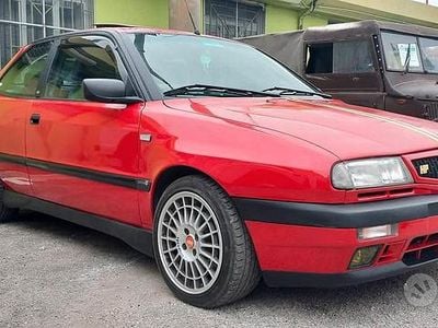 Begagnad Lancia Delta 186 HK (136 kW) 1995 Röd Halvkombi