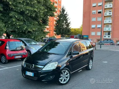 Usata Opel Zafira 150 CV (110 kW) 2009 Nero Monovolume