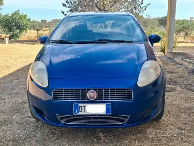 Usata Fiat Grande Punto 77 CV (56 kW) 2009 Bluazzurro Utilitaria