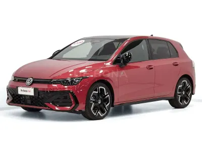 Nuova VW Golf VIII R-line Plus 150 CV (110 kW) 2026 Kings red metallizzato Berlina