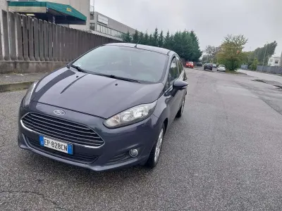 Usata Ford Fiesta 75 CV (55 kW) 2013 Berlina