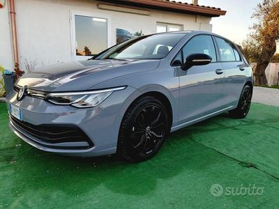 Usata VW Golf VIII Life 116 CV (85 kW) 2022 Grigio Berlina