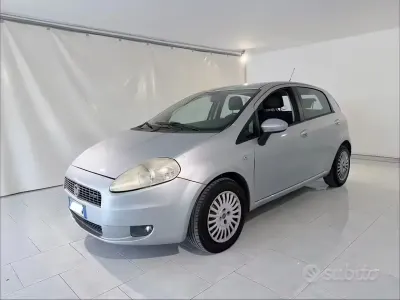 Usata Fiat Grande Punto 75 CV (55 kW) 2009 Grigio Utilitaria