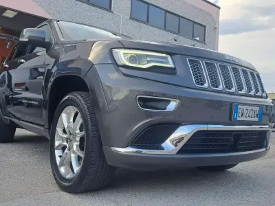 Usata Jeep Grand Cherokee Summit 250 CV (183 kW) 2014 Grigio piombo SUV