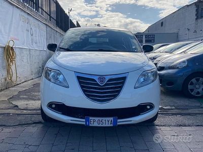 Usata Lancia Ypsilon Gold 85 CV (62 kW) 2013 Bianco Utilitaria
