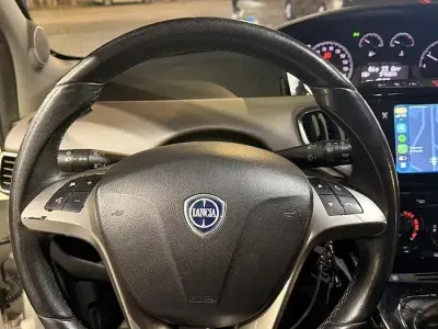 Usata Lancia Ypsilon 95 CV (69 kW) 2016 Bianco Utilitaria