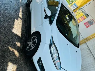 Usata Ford Fiesta 97 CV (71 kW) 2013 Bianco Berlina