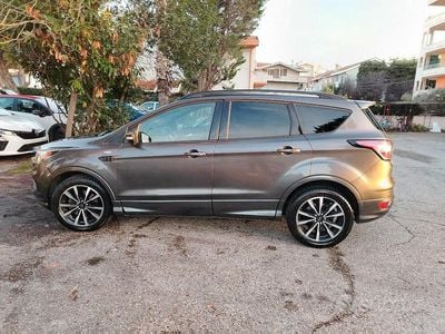 Begagnad Ford Kuga 120 HK (88 kW) 2017 Grå SUV