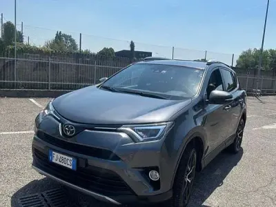 Usata Toyota RAV4 Lounge 143 CV (105 kW) 2017 SUV