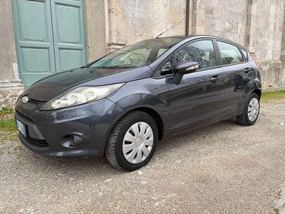 Usata Ford Fiesta 97 CV (71 kW) 2009 Gray Utilitaria
