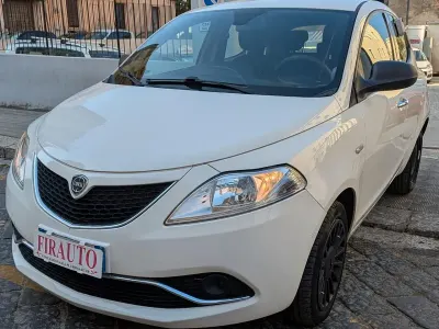 Usata Lancia Ypsilon Silver 95 CV (69 kW) 2017 Bianco Utilitaria