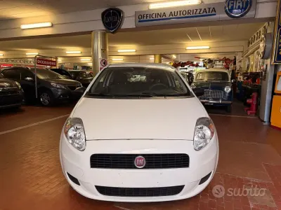 Usata Fiat Punto Easy 69 CV (50 kW) 2012 Bianco Utilitaria