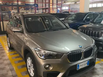 Usata BMW X1 Advantage 150 CV (110 kW) 2018 Oro SUV