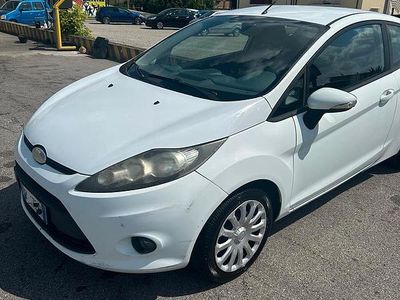 Usata Ford Fiesta Titanium 68 CV (50 kW) 2009 Bianco Utilitaria