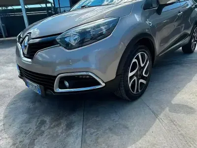 Usata Renault Captur 90 CV (66 kW) 2013 Grigio SUV