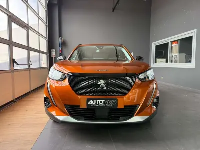 Usata Peugeot 2008 Allure 131 CV (96 kW) 2022 Arancione SUV