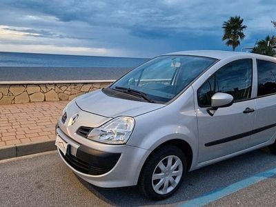 Grigio Usata 2009 Renault Modus Dynamique Monovolume | 2900 € (Buon prezzo)