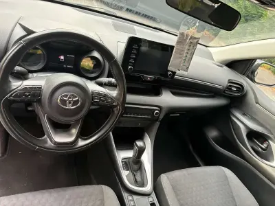 Usata Toyota Yaris Hybrid Active 92 CV (67 kW) 2021 Blu/azzurro Berlina