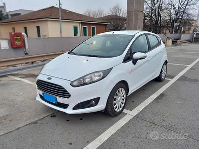 Usata Ford Fiesta 101 CV (74 kW) 2014 Bianco Utilitaria