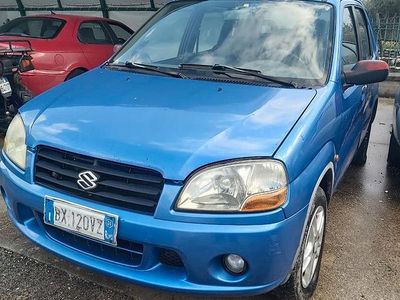 Usata Suzuki Ignis 83 CV (61 kW) 2001 Blu Berlina