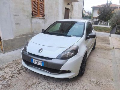 Käytetty Renault Clio II R.S. 203 HP (149 kW) 2009 Sedan