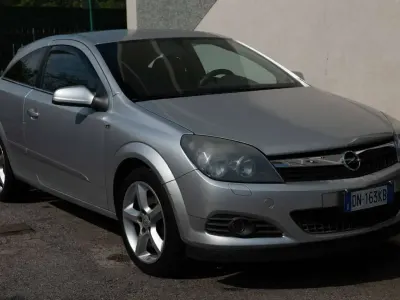 Usata Opel Astra GTC Cosmo 179 CV (131 kW) 2008 Grigio Berlina