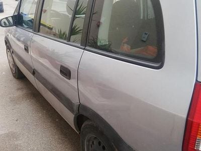 Usata Opel Zafira 2000 Grigio Monovolume