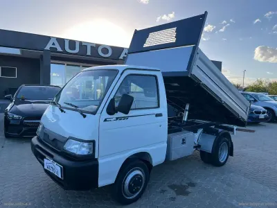 Begagnad Piaggio Porter 65 HK (47 kW) 2009 Vit Van